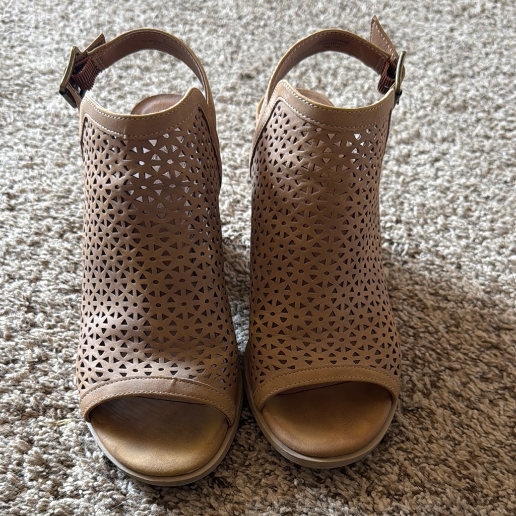 Universal Thread Tan Wedge Sandals With Perforated Design